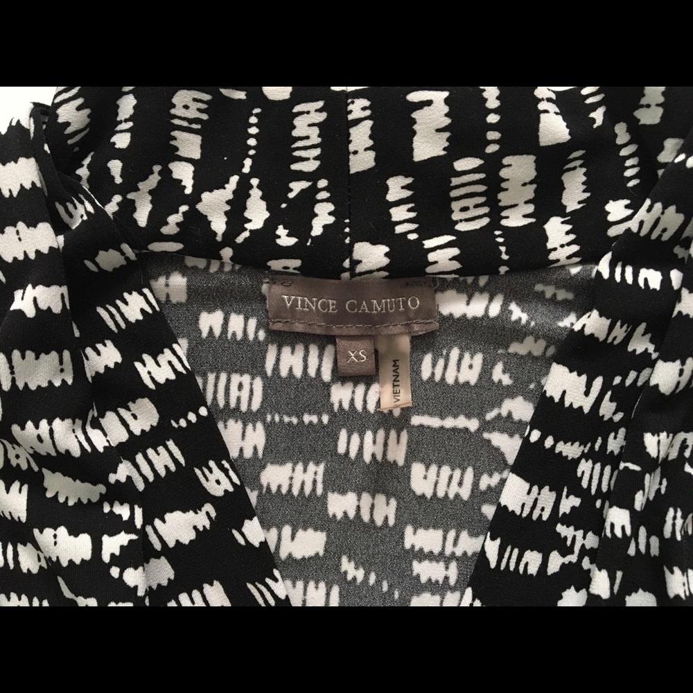 Vince Camuto Sleeveless Blouse Ruched Sides - Picture 3 of 5